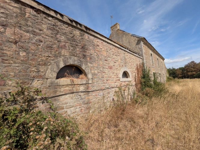 Photos 6 - Prestige - NOSTANG PROPRIÉTÉ COMPOSÉE D'UNE MAISON EN PIERRE À RÉNOVER AVEC TROIS DÉPENDANCE UN PUITS ET 21 HECTARES ENVIRON