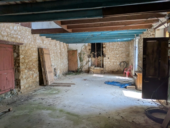 Photos 10 - Prestige - NOSTANG PROPRIÉTÉ COMPOSÉE D'UNE MAISON EN PIERRE À RÉNOVER AVEC TROIS DÉPENDANCE UN PUITS ET 21 HECTARES ENVIRON