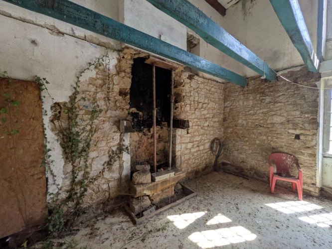 Photos 11 - Prestige - NOSTANG PROPRIÉTÉ COMPOSÉE D'UNE MAISON EN PIERRE À RÉNOVER AVEC TROIS DÉPENDANCE UN PUITS ET 21 HECTARES ENVIRON