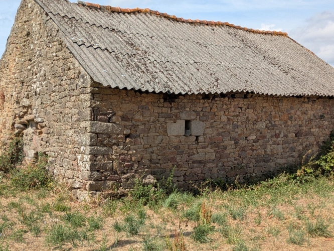 Photos 14 - Prestige - NOSTANG PROPRIÉTÉ COMPOSÉE D'UNE MAISON EN PIERRE À RÉNOVER AVEC TROIS DÉPENDANCE UN PUITS ET 21 HECTARES ENVIRON