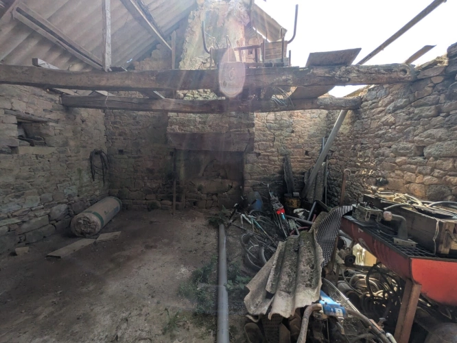 Photos 18 - Prestige - NOSTANG PROPRIÉTÉ COMPOSÉE D'UNE MAISON EN PIERRE À RÉNOVER AVEC TROIS DÉPENDANCE UN PUITS ET 21 HECTARES ENVIRON