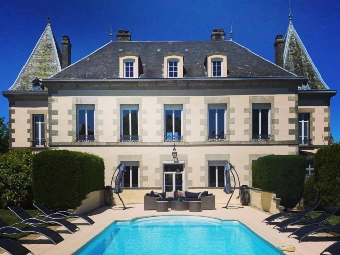 Photos 1 - Prestige - Superbe château de huit chambres entièrement rénové situé dans un magnifique parc
