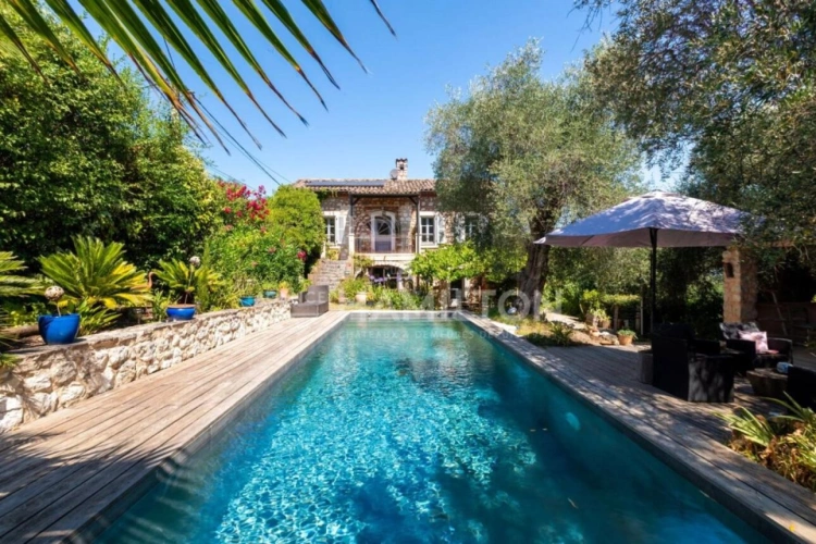 Photos 2 - Prestige - Mas en pierre, piscine,  proche Valbonne, au calme dans un envir