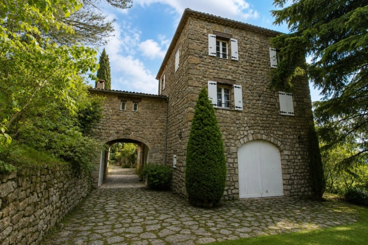 Photos 3 - Prestige - Propriété de caractère en pierre – 556 m² – Saint-Étienne-de-Serre