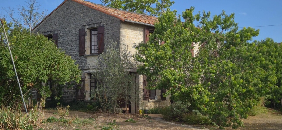 Photos 2 - Rurale - Corps de Ferme de 340 m2, avec plusieurs maisons indépendantes et 200 m2 de dépendances