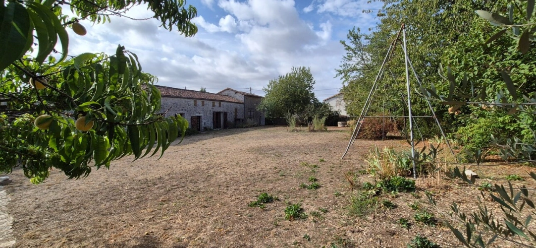 Photos 20 - Rurale - Corps de Ferme de 340 m2, avec plusieurs maisons indépendantes et 200 m2 de dépendances