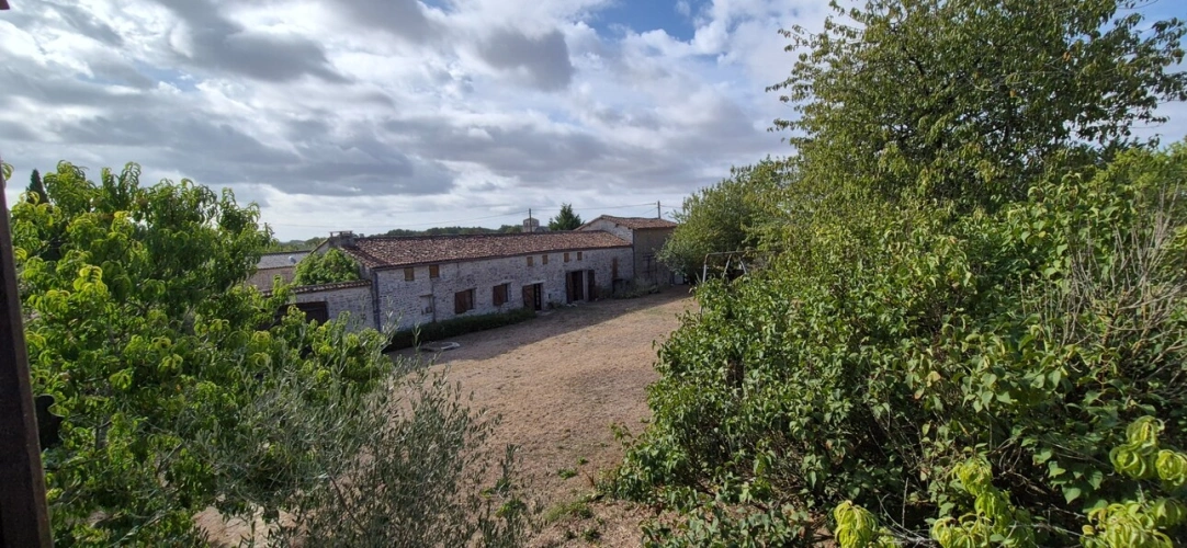 Photos 21 - Rurale - Corps de Ferme de 340 m2, avec plusieurs maisons indépendantes et 200 m2 de dépendances