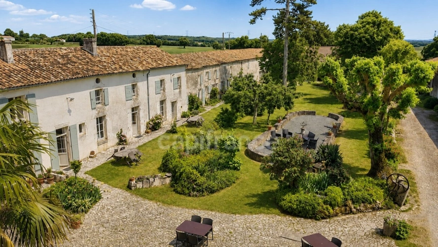 Photos 1 - Prestige - DOMAINE D’EXCEPTION DU XVIIᵉ SIÈCLE – 1 370 M² – 2 HECTARES – PISCINE – GÎTES & RÉCEPTIONS