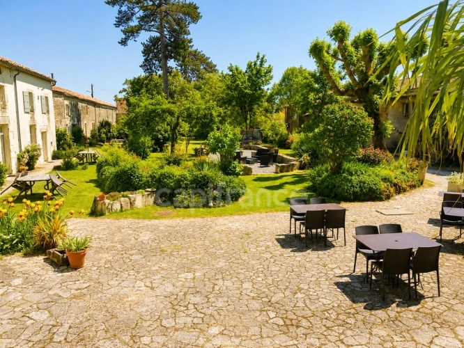 Photos 15 - Prestige - DOMAINE D’EXCEPTION DU XVIIᵉ SIÈCLE – 1 370 M² – 2 HECTARES – PISCINE – GÎTES & RÉCEPTIONS