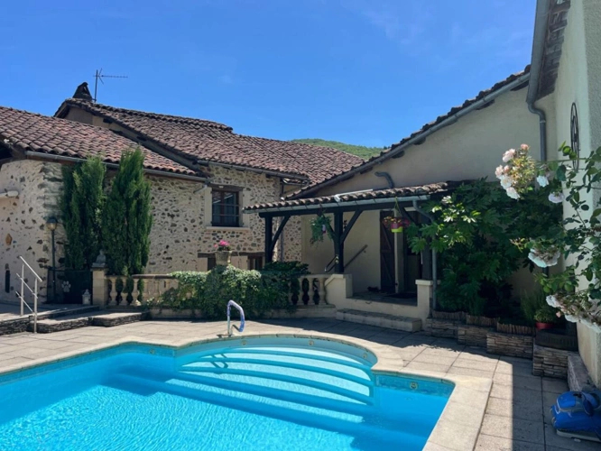 Photos 3 - Prestige - Élégante propriété de caractère avec trois habitations, piscine et cadre privilégié