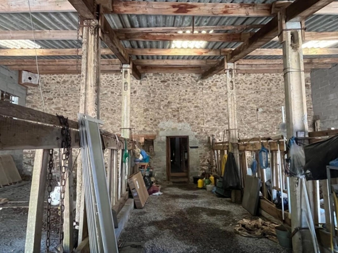 Photos 17 - Rurale - Charmante propriété individuelle en pierre rénovée avec grange, hangar, grand jardin, piscine et magnifique vue dégagée sur la campagne