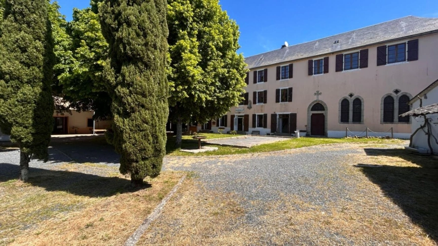 Photos 1 - Prestige - Bien rare en Aveyron : Ancien Couvent du XVIIIe Rénové en Grand Gîte & Bar Restaurant :
