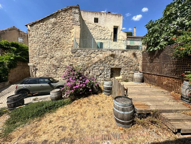 Photos 3 - Prestige - Charmante cave à vin, idéale pour être transformée en logement