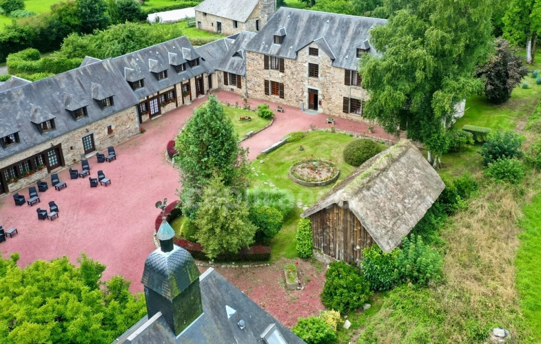 Photos 4 - Prestige - Propriété d’exception en Normandie – Manoir rénové avec dépendances et chapelle