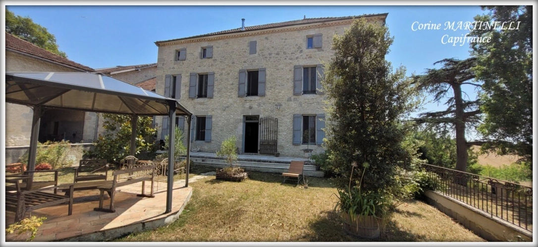 Photos 2 - Prestige - Propriete à vendre 22 pièces proche de AGEN (47) 4 habitations 885 m² + dépendances, 27 ha