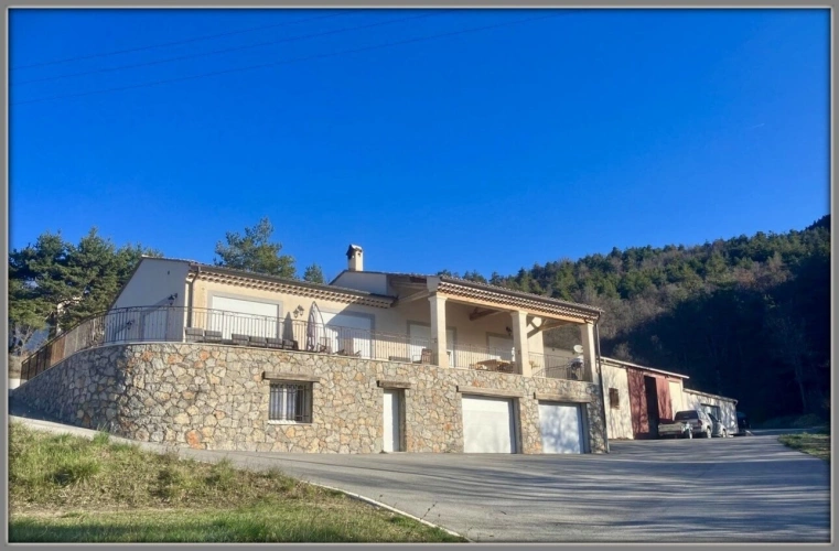 Photos 13 - Prestige - Propriete Peyroules Villa avec piscine intérieure dex hangars forte rentabilité