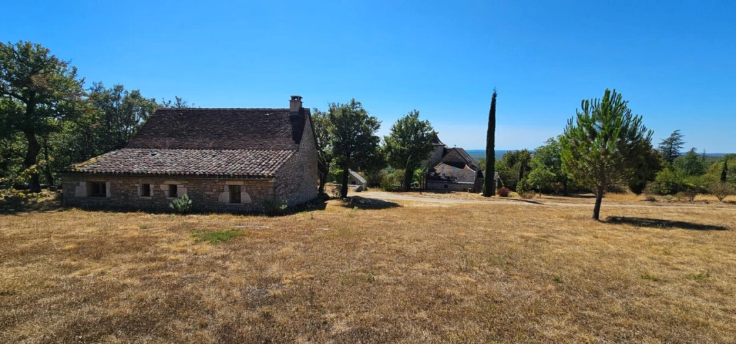 Photos 21 - Touristique - Propriété avec 2 maisons , dépendances sur GR65