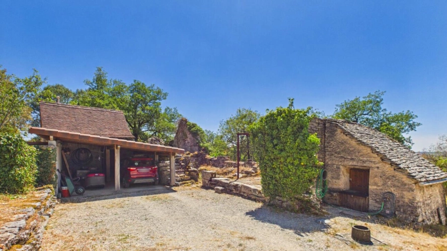 Photos 23 - Touristique - Propriété avec 2 maisons , dépendances sur GR65