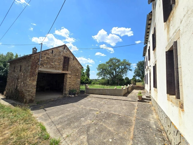 Photos 2 - Rurale - Corps de ferme avec maison, appartement et dépendances - Durenque