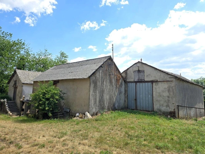 Photos 5 - Rurale - Corps de ferme avec maison, appartement et dépendances - Durenque