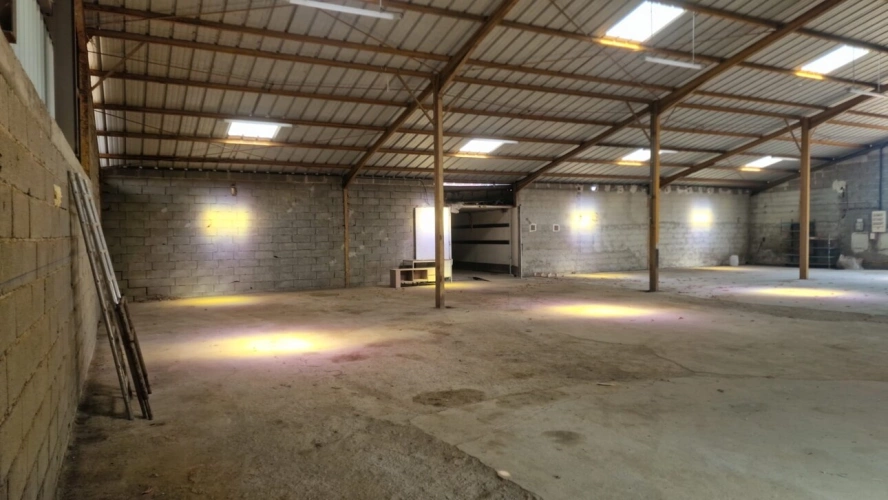 Photos 2 - Prestige - Bâtiments agricole avec studio à rénover - 19 hectares