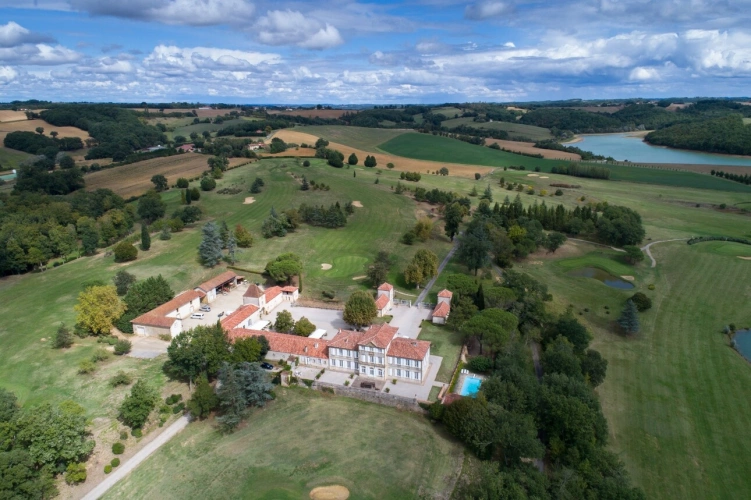 Photos 2 - Prestige - Élégant château du XIXᵉ siècle sur 70 ha, vue panoramique sur les Pyrénées, à 1h30 de Toulouse-Blagnac