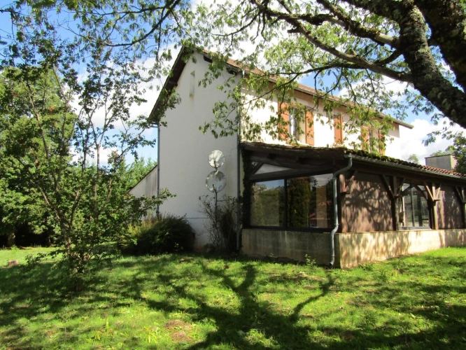 Photos 3 - Prestige - Propriété avec maison 4 chambres, plusieurs bâtiments et 1.8 hectares de terrain