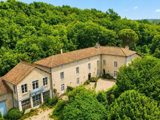 Photos 1 - Prestige - Propriété de caractère exceptionnelle avec dépendances, piscine et 3,5 hectares