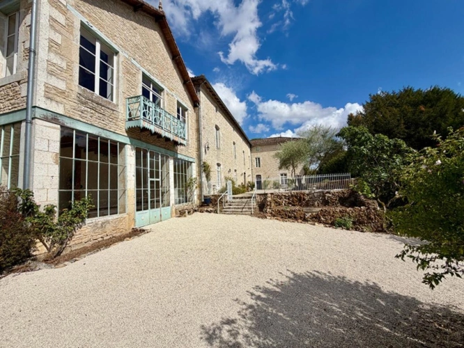 Photos 3 - Prestige - Propriété de caractère exceptionnelle avec dépendances, piscine et 3,5 hectares