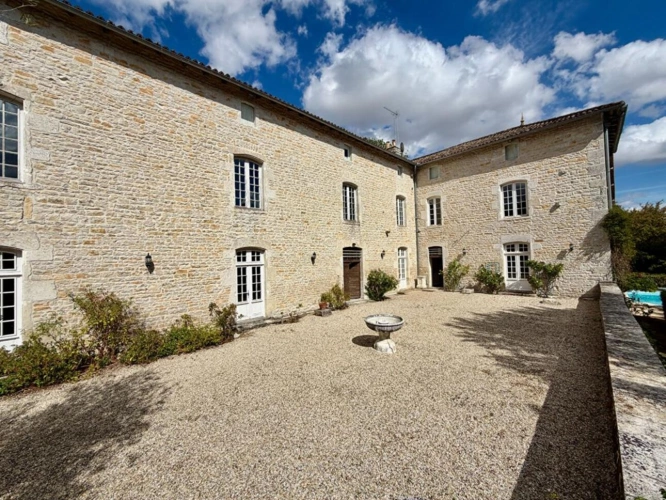 Photos 4 - Prestige - Propriété de caractère exceptionnelle avec dépendances, piscine et 3,5 hectares