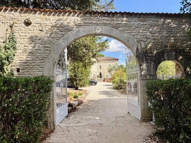 Photos 23 - Prestige - Propriété de caractère exceptionnelle avec dépendances, piscine et 3,5 hectares