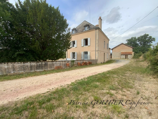 Photos 1 - Prestige - A  SAINT FORGEUX LESPINASSE (42) MAISON DE CARACTERE de 200 M2 avec DEPENDANCES et terrain clos de 8400M2