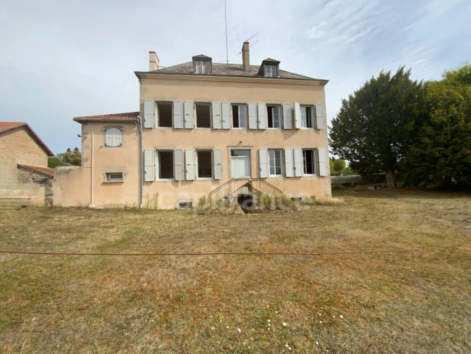 Photos 5 - Prestige - A  SAINT FORGEUX LESPINASSE (42) MAISON DE CARACTERE de 200 M2 avec DEPENDANCES et terrain clos de 8400M2