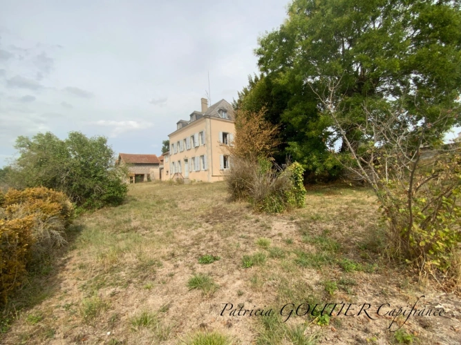 Photos 9 - Prestige - A  SAINT FORGEUX LESPINASSE (42) MAISON DE CARACTERE de 200 M2 avec DEPENDANCES et terrain clos de 8400M2