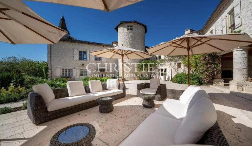 Photos 14 - Prestige - Château historique avec piscine sculptée, lacs, installations équestres, 158 hectares et une vue imprenable dans le Gers, dans le sud-ouest de la France