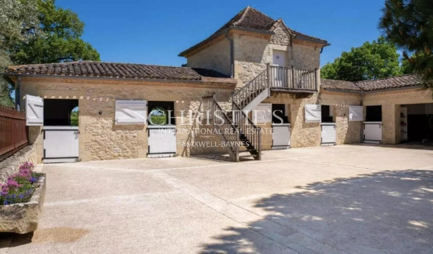 Photos 15 - Prestige - Château historique avec piscine sculptée, lacs, installations équestres, 158 hectares et une vue imprenable dans le Gers, dans le sud-ouest de la France