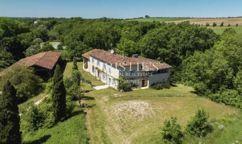 Photos 22 - Prestige - Château historique avec piscine sculptée, lacs, installations équestres, 158 hectares et une vue imprenable dans le Gers, dans le sud-ouest de la France
