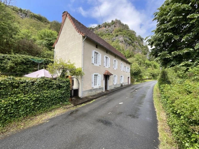 Photos 15 - Rurale - Maison 150m2 - plage privée sur Célé - Garage
