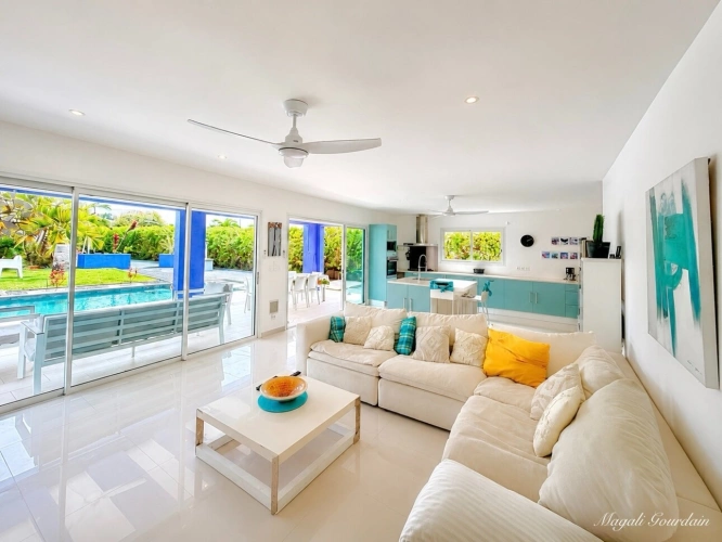 Photos 2 - Prestige - A VENDRE – SAINT-FRANÇOIS – VILLA AVEC PISCINE, GÎTE INDÉPENDANT ET AUTONOMIE ÉLECTRIQUE