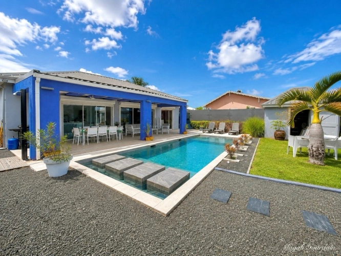 Photos 3 - Prestige - A VENDRE – SAINT-FRANÇOIS – VILLA AVEC PISCINE, GÎTE INDÉPENDANT ET AUTONOMIE ÉLECTRIQUE