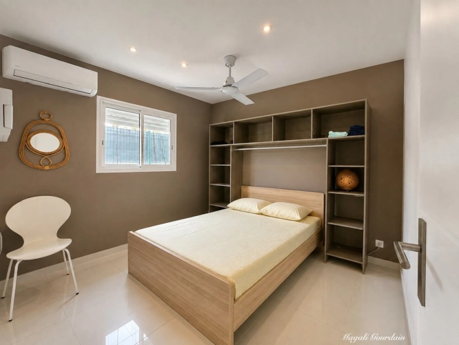 Photos 5 - Prestige - A VENDRE – SAINT-FRANÇOIS – VILLA AVEC PISCINE, GÎTE INDÉPENDANT ET AUTONOMIE ÉLECTRIQUE