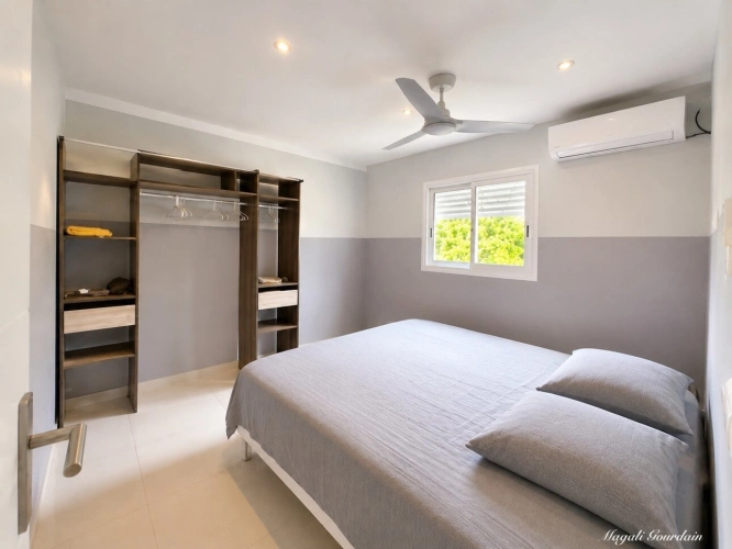 Photos 6 - Prestige - A VENDRE – SAINT-FRANÇOIS – VILLA AVEC PISCINE, GÎTE INDÉPENDANT ET AUTONOMIE ÉLECTRIQUE