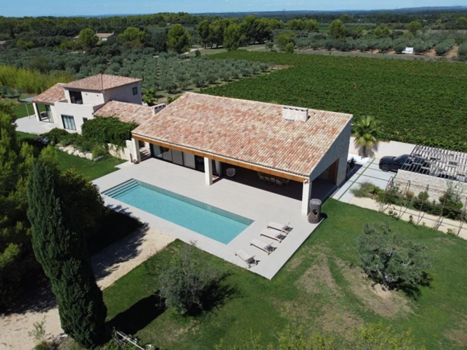 Photos 2 - Prestige - EYGALIÈRES . UN DOMAINE CONTEMPORAIN FACE AUX ALPILLES
