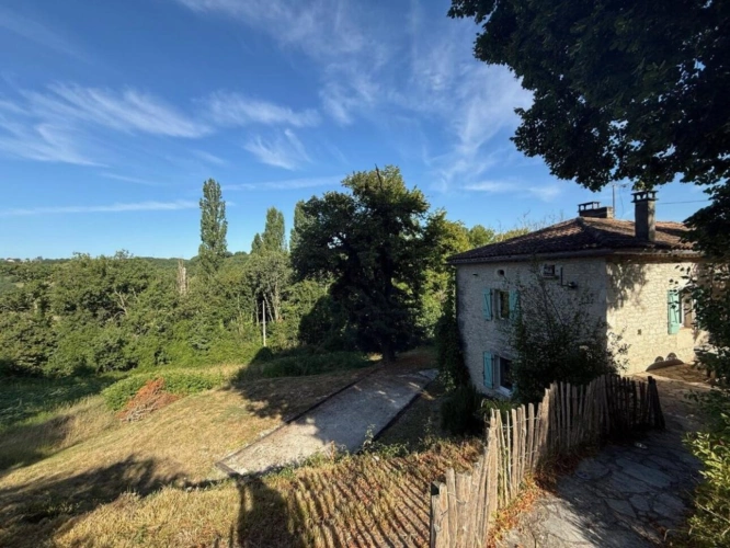 Photos 4 - Rurale - Dans la campagne de Lauzerte - Belle maison en pierre composée de deux logements, idéale pour investissement locatif ou projet mixte