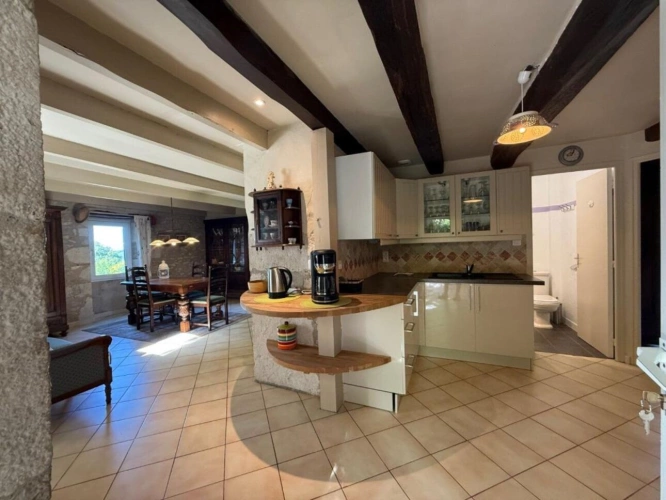 Photos 5 - Rurale - Dans la campagne de Lauzerte - Belle maison en pierre composée de deux logements, idéale pour investissement locatif ou projet mixte