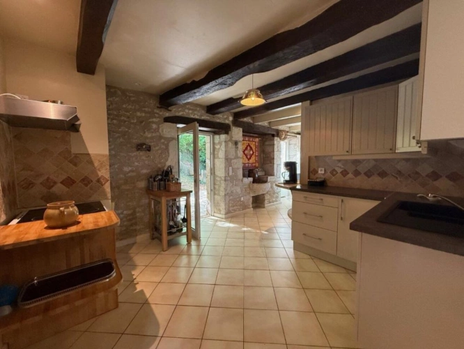 Photos 6 - Rurale - Dans la campagne de Lauzerte - Belle maison en pierre composée de deux logements, idéale pour investissement locatif ou projet mixte