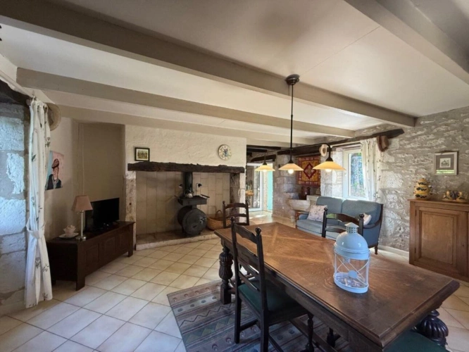 Photos 11 - Rurale - Dans la campagne de Lauzerte - Belle maison en pierre composée de deux logements, idéale pour investissement locatif ou projet mixte