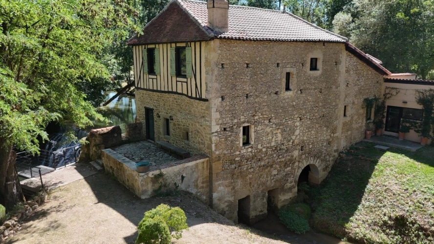 Photos 98 - Prestige - MARCIAC(32) proche: AUTHENTIQUE MOULIN SEIGNEURIAL d'EXCEPTION  des XIV-XVIIIs, caché, avec son bief baignable, 1.5 HECTARE, élégante rénovation, meublé, tennis, RARE