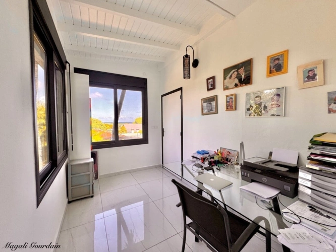 Photos 10 - Prestige - A VENDRE - PROPRIETE D'EXCEPTION AVEC VUE MER IMPRENABLE & STUDIO ATTENANT - SAINTE ANNE