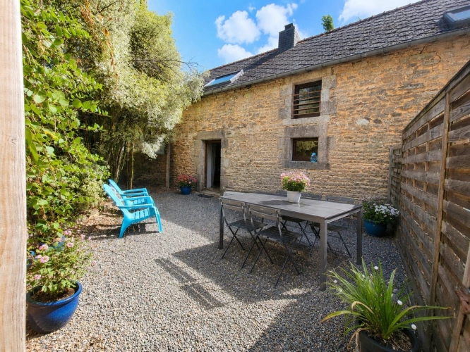 Photos 10 - Rurale - LE TREVOUX - Propriété en pierre avec maison principale, gîte indépendant et dépendances sur près d’un hectare